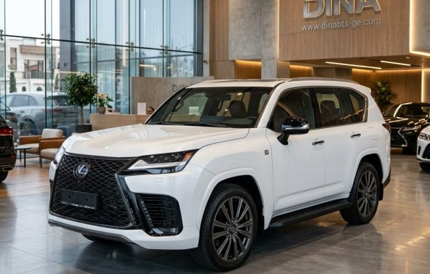 نمای جلو لکسوس LX 600 F Sport مدل ۲۰۲۳ سفید در نمایشگاه دینا (Dina)