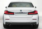 تصویر پشت خودروی بی‌ام‌و 540i مدل 2023